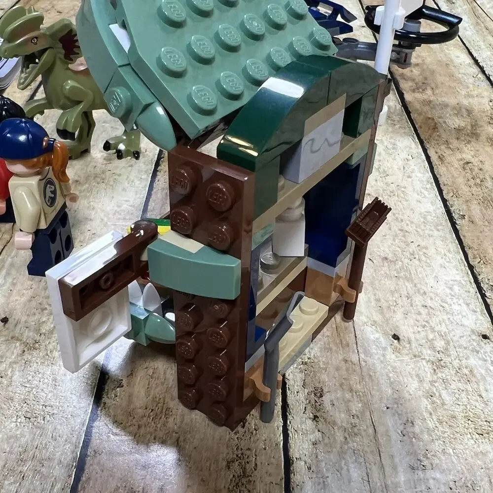 LEGO Jurassic World: Dilophosaurus on the Loose (75934) 100% COMPLETE